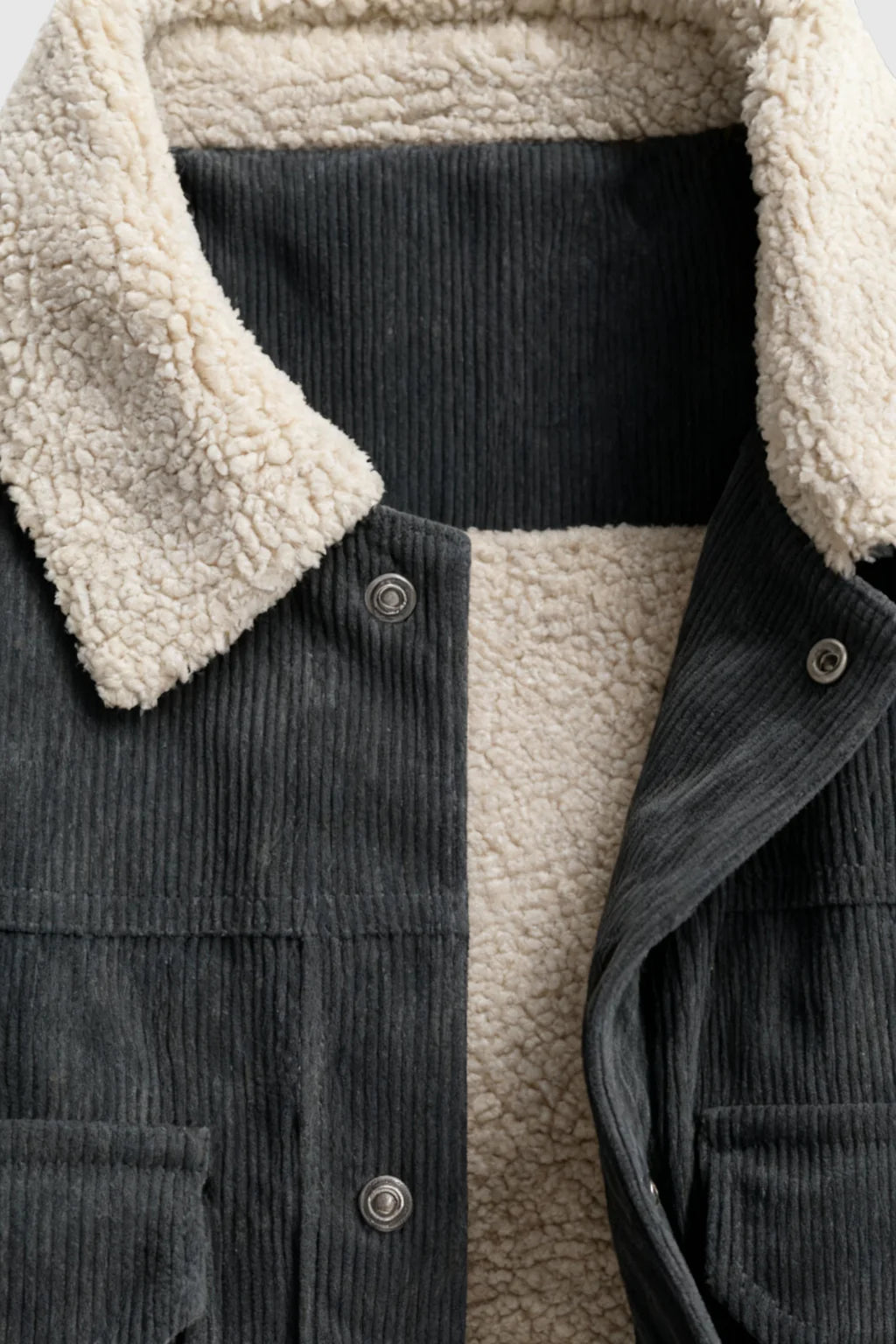 Herrejakke i fløjl med sherpa-krave og trykknapper - Mørk Koksgrå