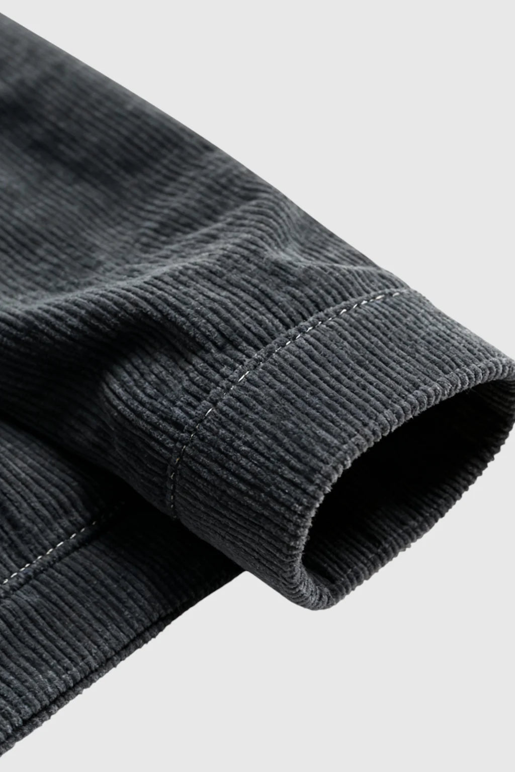 Herrejakke i fløjl med sherpa-krave og trykknapper - Mørk Koksgrå