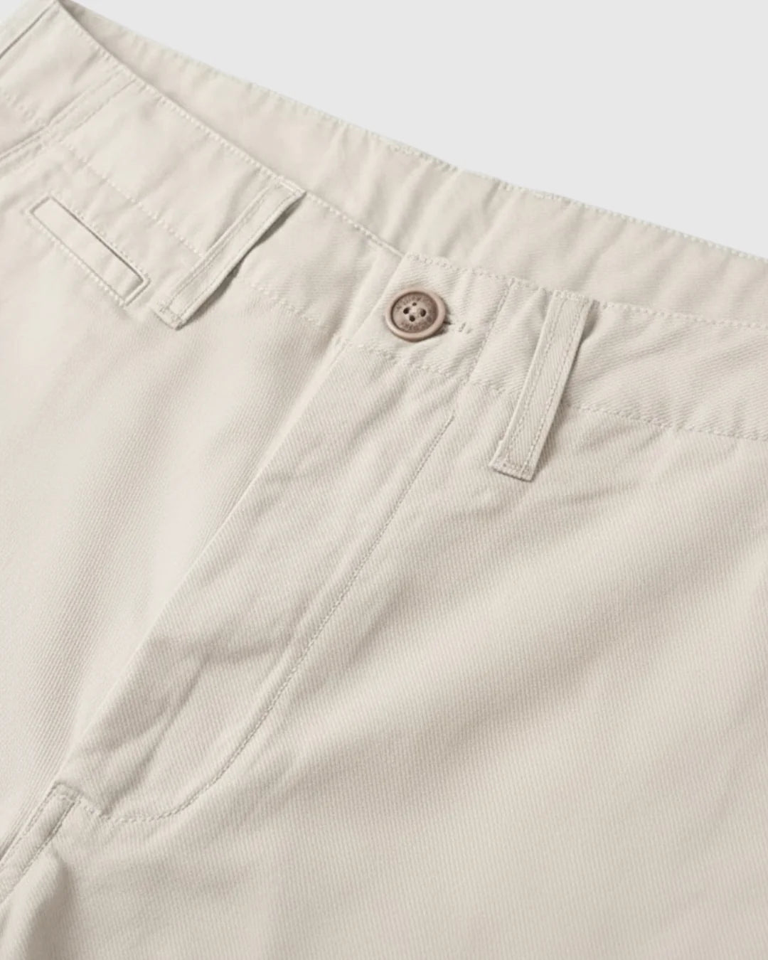 Herre Chinos i Sandy Beige – Løs Pasform